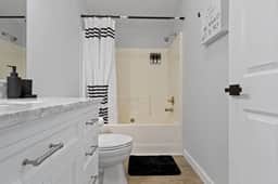 Cozy Living Near Grand Park - Image 5