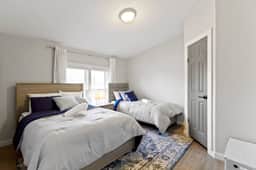 Cozy Living Near Grand Park - Image 3
