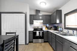 Cozy Living Near Grand Park - Image 4