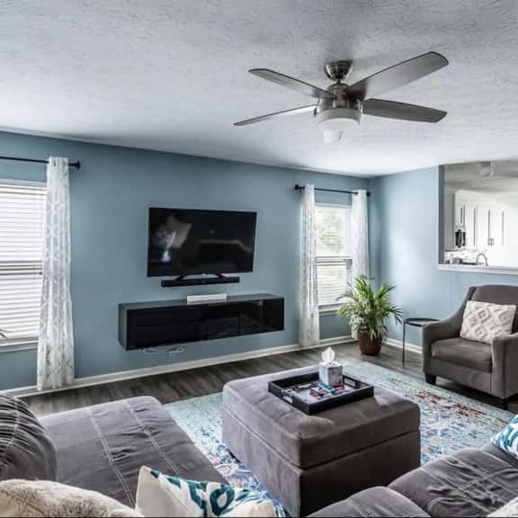 Easy Living Near Ruoff Center - Image 1