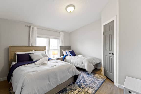 Cozy Living Near Grand Park - Image 3